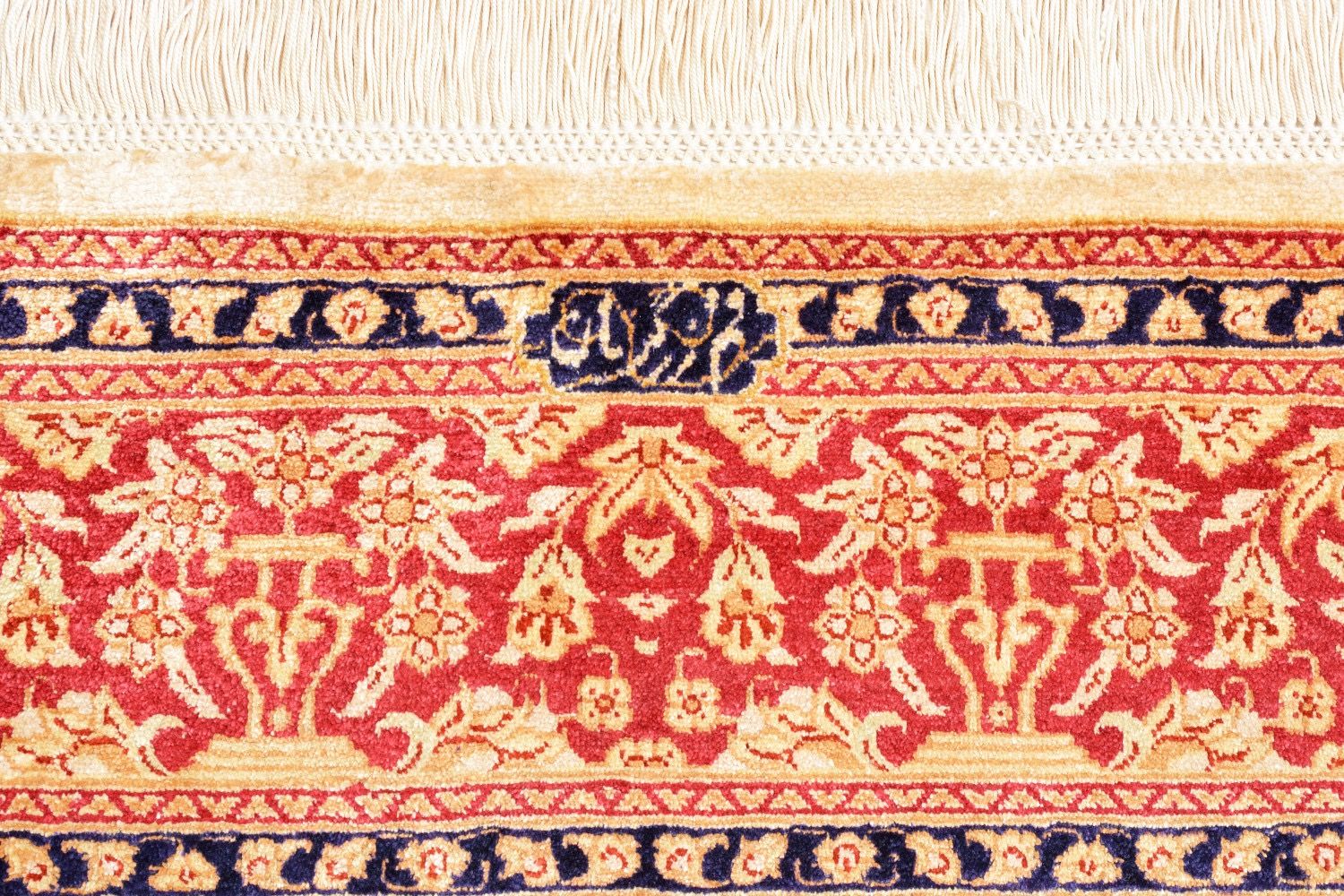 Ghom Silk Royal