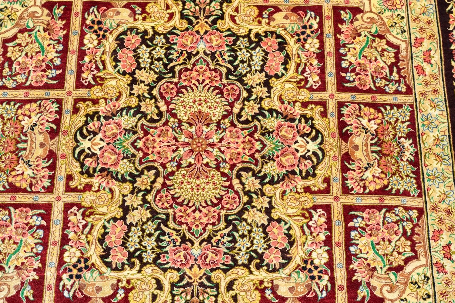 Ghom Silk Royal