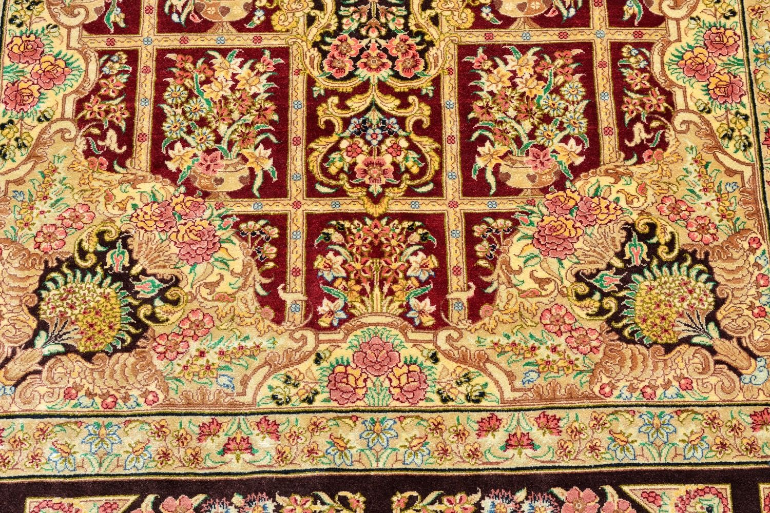 Ghom Silk Royal